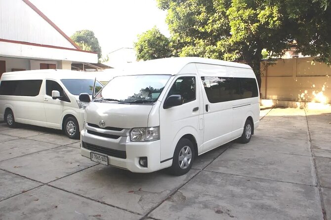 1-Day Private Bali Car Transfer With Experienced Driver - Handara Gate and Ulun Danu Temple: a high-view day with a calm pause
