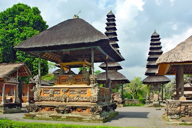 Amazing Tanah Lot and Uluwatu Temple Tour - Jimbaran Beach dinner: seafood under sunset skies
