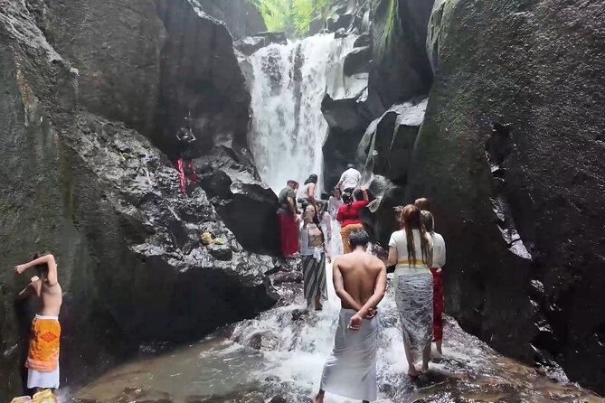 Atman Bali Journey water blessing - The 9 direction meditation: a practical way to stay centered