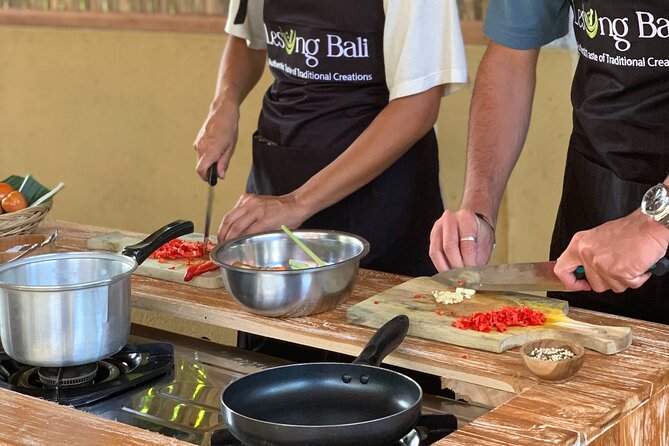 Authentic Balinese Cooking Class in Ubud - Your Balinese cooking lesson: menus, lesung pounding, and banana leaf prep