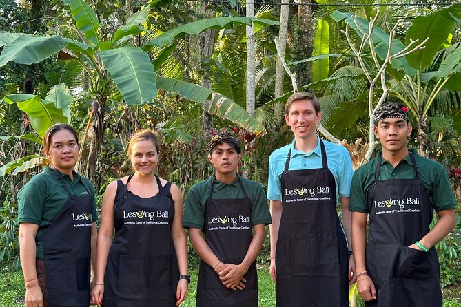 Authentic Balinese Cooking Class with Jewelry Making Class - Coffee/Tea and a Balinese Compound Welcome