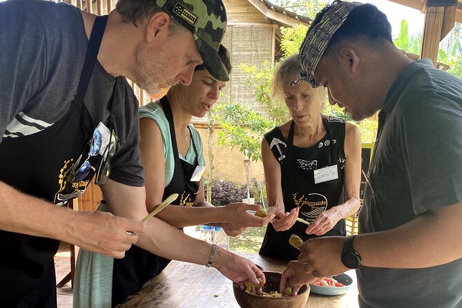 authentic Balinese organic cooking class in Ubud - Inside the garden: learning plants as spices and staples