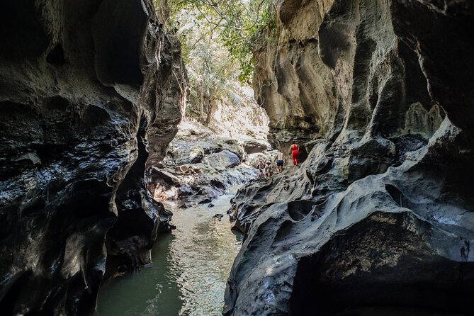 Bali Adventure Tour: Hidden Canyon, Tegenungan Waterfall, Goa Gajah temple - Gunung Kawi in Tampaksiring: older stones and more steps