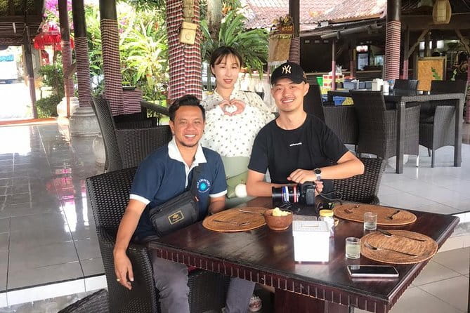 Bali Airport from or to Seminyak/Canggu/Sanur/NusaDua/Uluwatu - Finding the driver at Bali Airport (name board and contact)