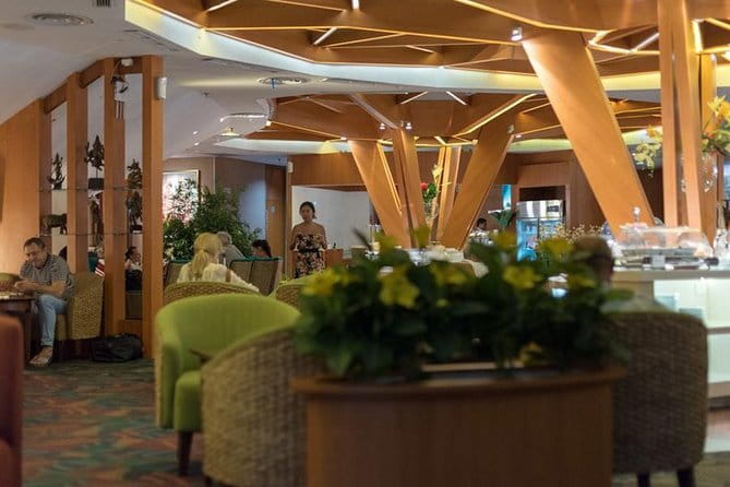 Bali Airport Immigration Fast Track Service - The Paperwork Shortcut: eCustoms Declaration and eVOA QR Code