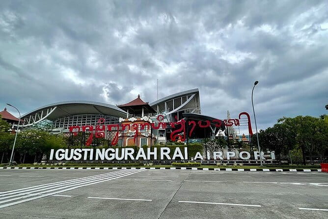 Bali airport transfer check in or check out Ubud area - Your driver experience: what you can expect in the car