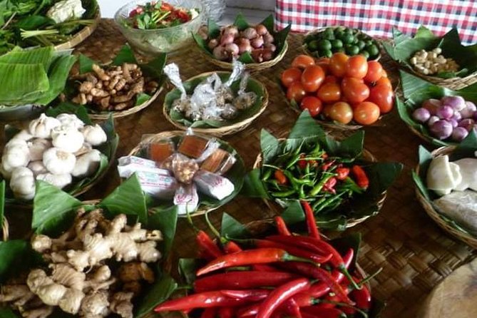 Bali Amazing Cooking Class - Traditional market stop: learning Balinese daily activity the practical way