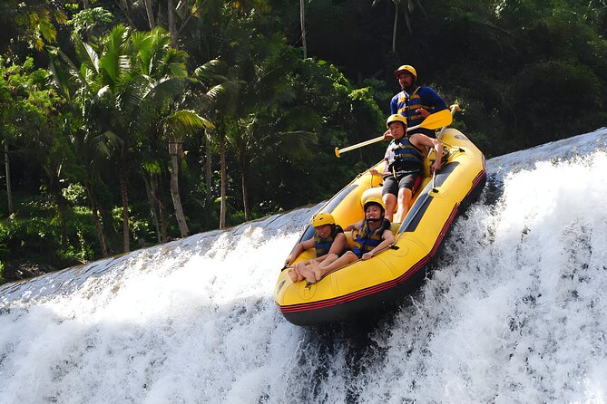 Bali Best-Activities: Telaga Waja Rafting Adventure - Mid-way break and buffet lunch: the part that makes it worth it