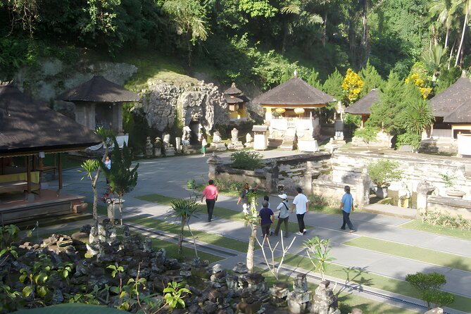 Bali Cycling and Ubud Waterfall Tour - Stop 3: Ubud Palace (Puri Saren Ubud) and a sense of local center stage