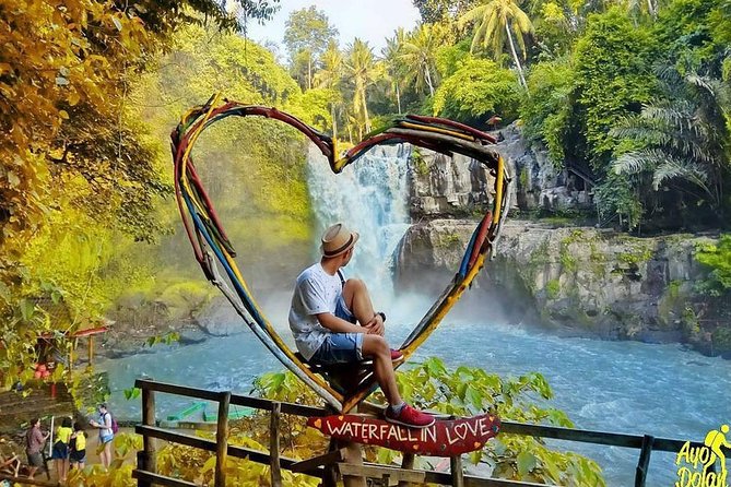 Bali Day Trip to Ubud Highlight Tour and Tanah Lot Temple - Stop 2: Sacred Monkey Forest Sanctuary and How to Read the Vibe