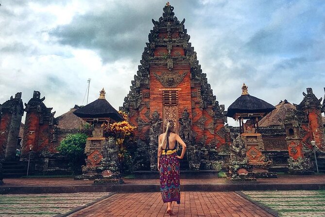 Bali Day Trip to Ubud Highlight Tour and Tanah Lot Temple - Stop 3: Puseh Batuan Temple and the Wantilan Dance Connection