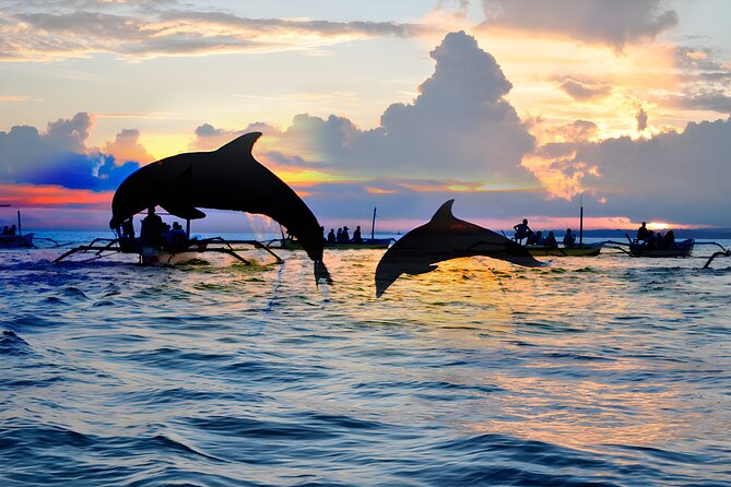 Bali Dolphin Watching Sunrise Tour in Lovina Beach - Candikuning market stop: a local-food moment in the middle of sightseeing