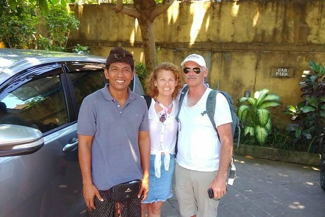 Bali (DPS) Airport arrival to Your Ubud accommodation - Finding the vehicle fast: signboard pickup and crowd-skipping