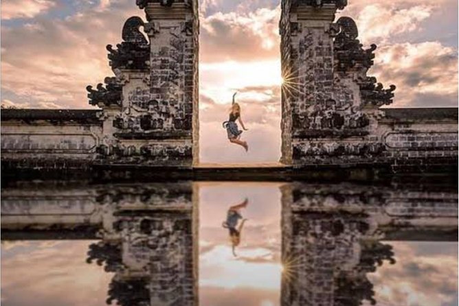 Bali Gate of Heaven and Hidden Waterfall privatel Tour - Tirta Gangga Water Palace: Spring-Fed Pools and Calm Break Time