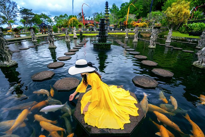 Bali Instagram: Gate of Heaven Temple Tour - d’Alas Swing: a fun photo break with a clear age rule