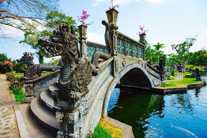 Bali Instagram Tour - DESIGN Your Own Trip - Stop 1: Lempuyang Temple (45 minutes) and the Gate to Heaven photo moment