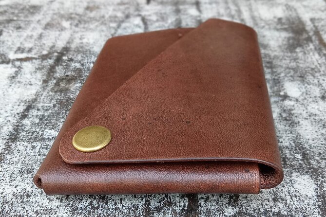 Bali Leather Craft Workshop - 6 hours ( canggu / seminyak) - The 6-Hour Craft Timeline: From Pattern Cutting to Varnish and Final Hardware