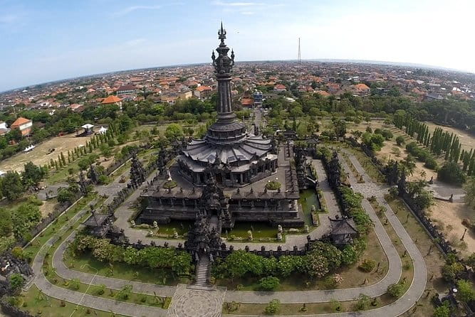Bali Lempuyang Temple with Blue Lagoon Snorkeling - The included lunch (and the quiet value of hydration)