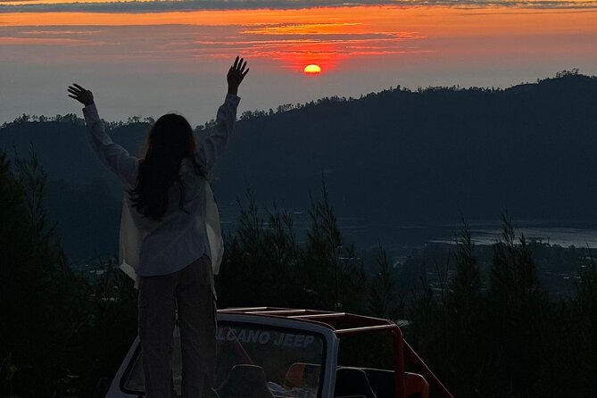 Bali: Mount Batur Jeep Sunrise & Hot Springs - All Inclusive - Floating temple photo stop and timing for the best shots