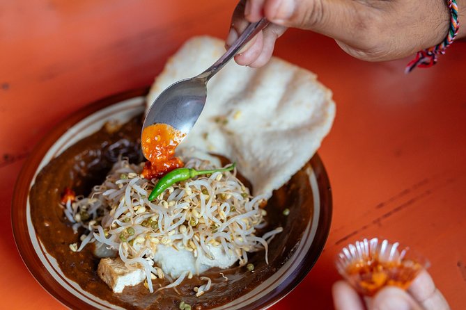 Bali Private Food Walking Tour With Locals: The 10 Tastings - Bali Classics in the Food Phase: Babi Guling and Sate Plecing Arjuna