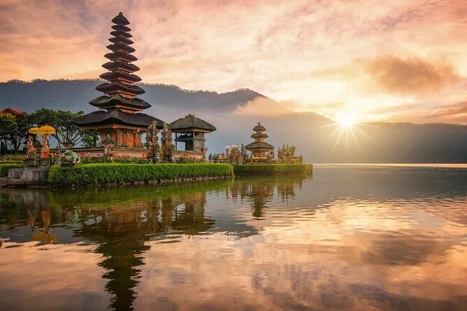 Bali Private Tour: Handara Iconic Gate, Watefall and Temple - Lunch, water, and entrance fees: the “value” part you can feel