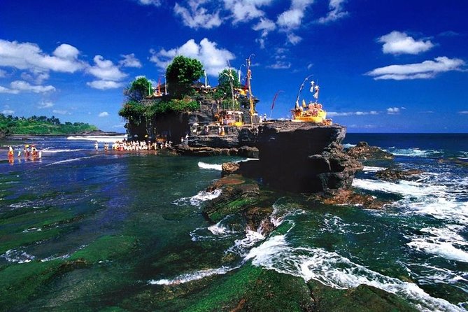 Bali Private Tour: Ulun danu Temple, Iconic Handara Gate & Tanah lot sunset. - Handara Iconic Gate: A Focused Stop for Photos and First Impressions
