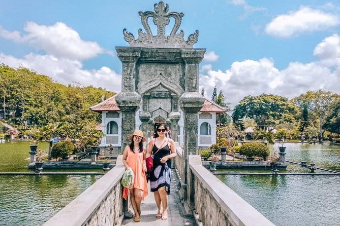Bali Private Tour: Waterfall, Monkey forest and Tanah lot sunset - Ubud Monkey Forest Sanctuary: 600+ long-tail monkeys and your best manners