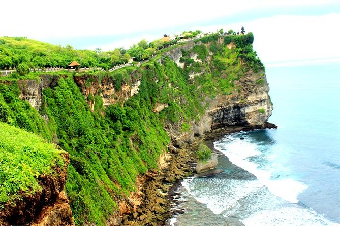 Bali Sunset: Uluwatu Temple, Kecak Dance and Jimbaran - Uluwatu Temple: cliff views, arched gateway, and monkey-proof tips