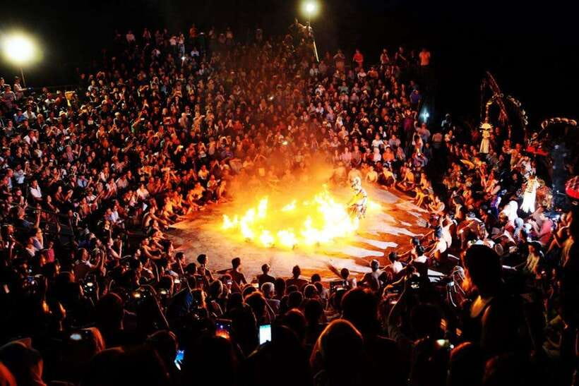 Bali: Tanah Lot Temple Sunset Kecak & Fire Dance Show Ticket - De Jukung Resto & Bar Tanah Lot: where the evening begins
