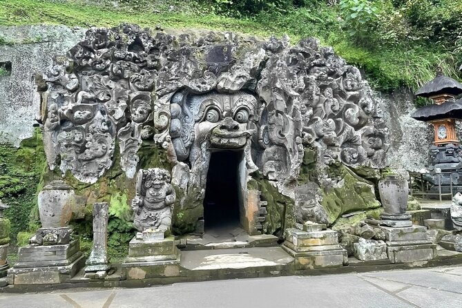 Bali Tour : Best Attractions in Ubud with Rice Terrace - Stop 1: Sacred Monkey Forest Sanctuary for temple-in-the-forest time