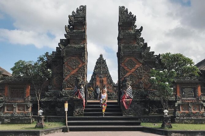 Bali Ubud private Tour with Ubud Bali Driver - FREE WIFI - Stop 2: Puseh Batuan Temple and what Batuan is known for