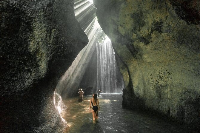 Bali Waterfalls Private Day Tour - Stop 4: Kanto Lampo, green scenery and dramatic photo angles