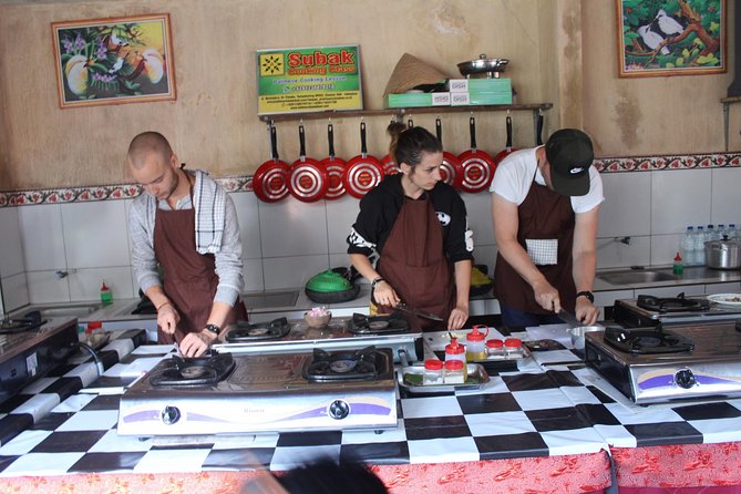 Balinese Ubud cooking school (9 Dish Cooking and Market Tour) - The morning market + rice paddies stops: what you’re really learning