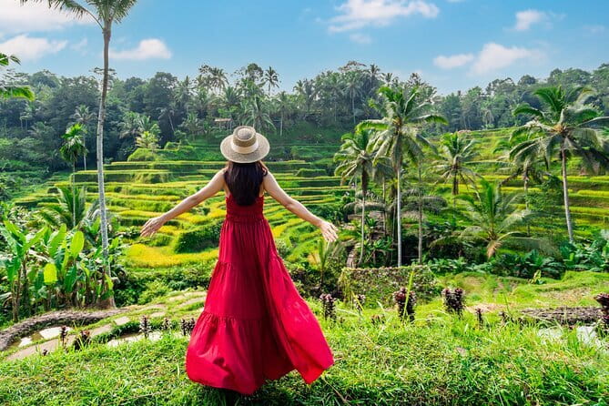 Banyumala Waterfalls with Tanah Lot Sunset Tour - Ulun Danu Bratan Temple on Lake Bratan: the mountain-temple contrast