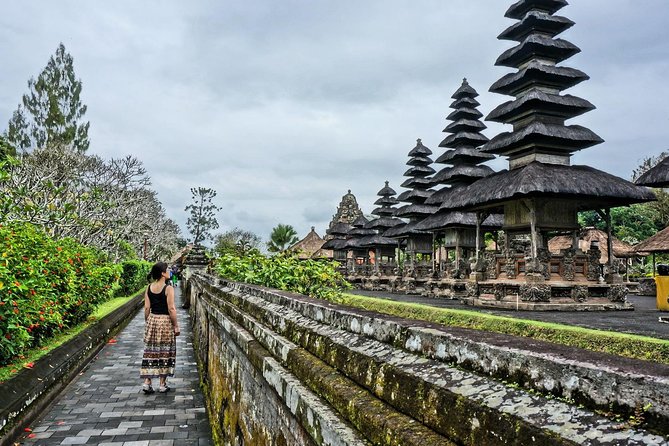 Best Bali Package Tour: 4 Days with Airport or Hotel Transfer - Day 2: Batubulan Dance, Ubud Art Markets, and Tirta Empul Holy Spring Water