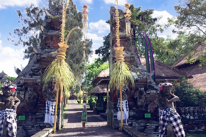 Best of Bali Water Temple and UNISCO Rice Terrace Trek - Stop 2: Ulun Danu Beratan—lake goddess shrines on the edge of a crater