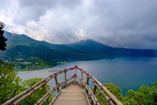 Best of North Bali: Banyumala Waterfall, Handara Gate and Temple - Photo timing and crowd reality: how to keep your sanity