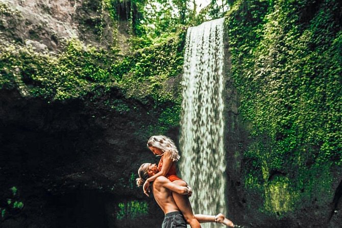 Best Of Ubud : One Day Hidden Waterfall Tour with Tempel - Sacred Monkey Forest Sanctuary: macaques, Dragon Bridge, and temple paths