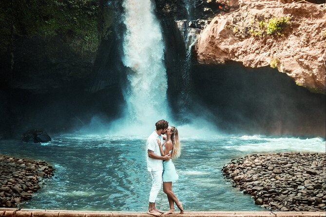 Best of Ubud Tour: Monkey Forest, Rice Terraces & Waterfall - Tirta Empul: sacred water, sarongs, and optional Melukat