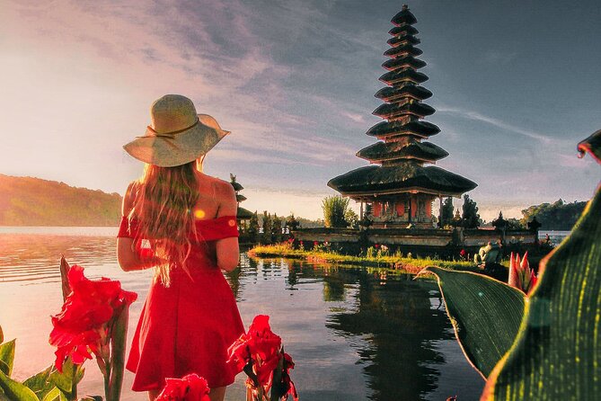 Celukan Bawang private North Bali Nature Tour - Handara Iconic Gate: photos are fun, but timing matters