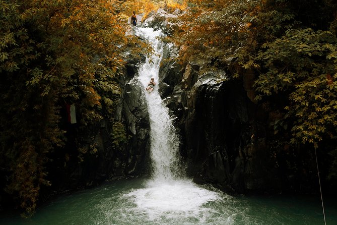 Cliff Jumping and Sliding at Aling Aling Waterfall - The morning hike: Cengana rice fields and a real home fruit stop