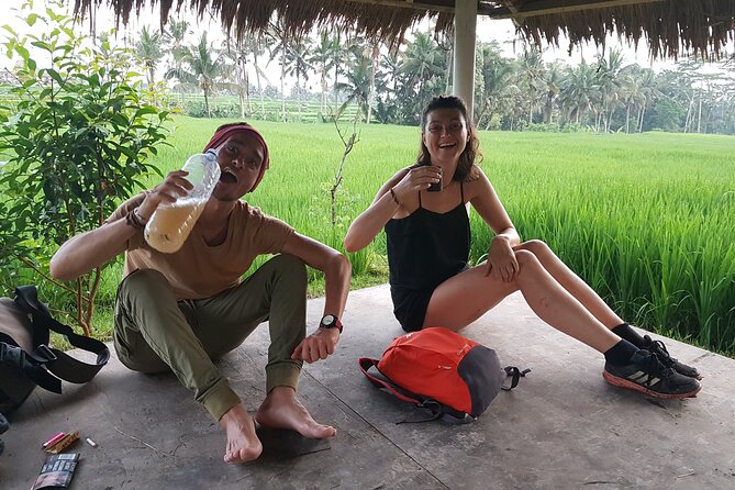 coconut wine and coffee safary tour - Stop 2 at Bresela: coconut wine in the middle of rice fields