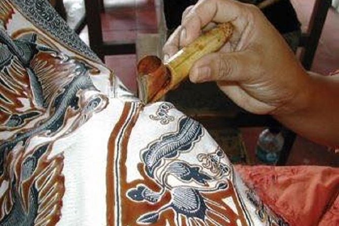 Day Trip: Ubud Monkey Forest, Rice Terrace, Temple and Waterfall - Crafts and daily-life culture: Tohpati batik, Mas wood, and silver work