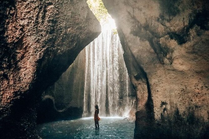 Discover the best waterfalls in Ubud and rice terraces tour - Kanto Lampo Waterfall: a powerful cascade with a river under the falls