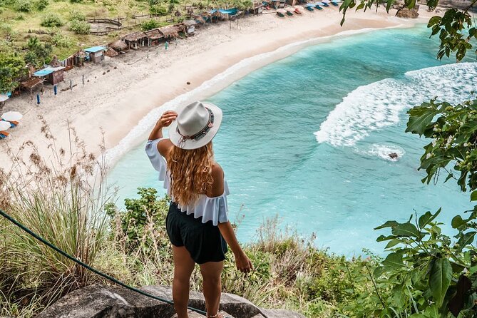 East Nusa Penida With Tembeling Beach Natural Pool - Private tour - Pantai Diamond (Diamond Beach): Cliffside Views With a Beach Break