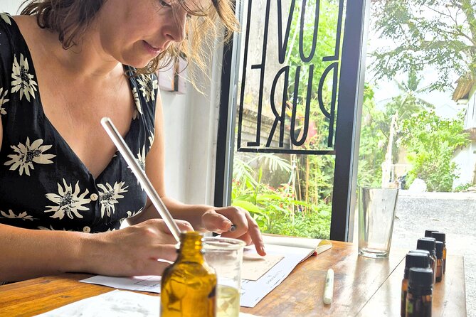 Essence Alchemy Workshop: create self-love blends in Ubud - Your 2-hour self-love ritual: oracle cards, mixing, and singing bowls