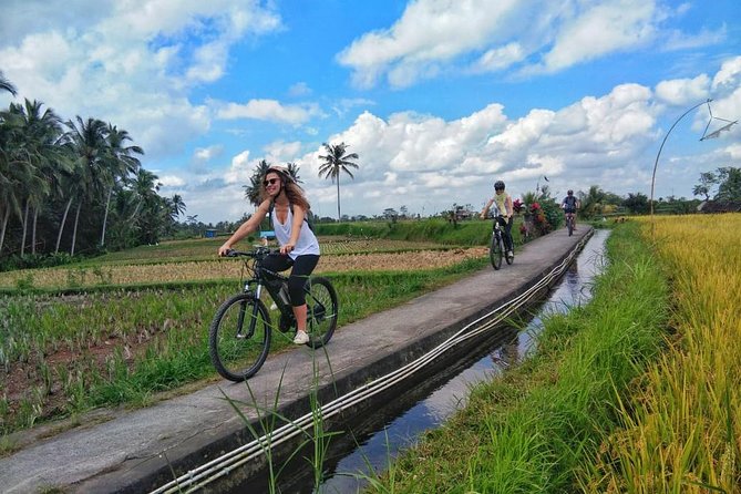Explore Ubud with Electric Bike - Stop 1: Greenkubu Restaurant and Swing for breakfast and momentum