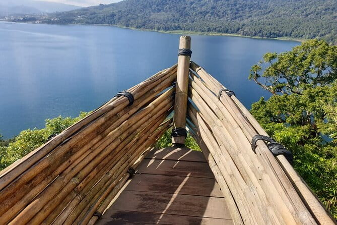 Full Day Bedugul and Tanah Lot Tour - Most Scenic Site - Ulun Danu Bratan Temple: The Lake-Crater Setting That Creates the Floating Effect