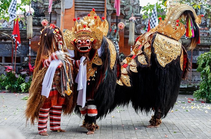 Full Day Kintamani and Penglipuran Village Private Chartered Car Tour from Bali - Batuan Temple and the Day’s Sacred Stops: A Shift From Market Energy