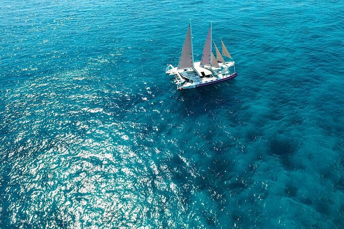 Full day Lembongan Island Catamaran Cruise with BBQ Lunch - Seminyak Pickup and Boat Comfort: Paula vs Aneecha